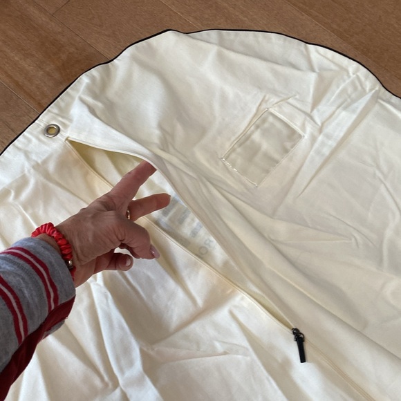 Fendi garment bag , cotton fabric with black piping around.(perfect condition) - Picture 4 of 6